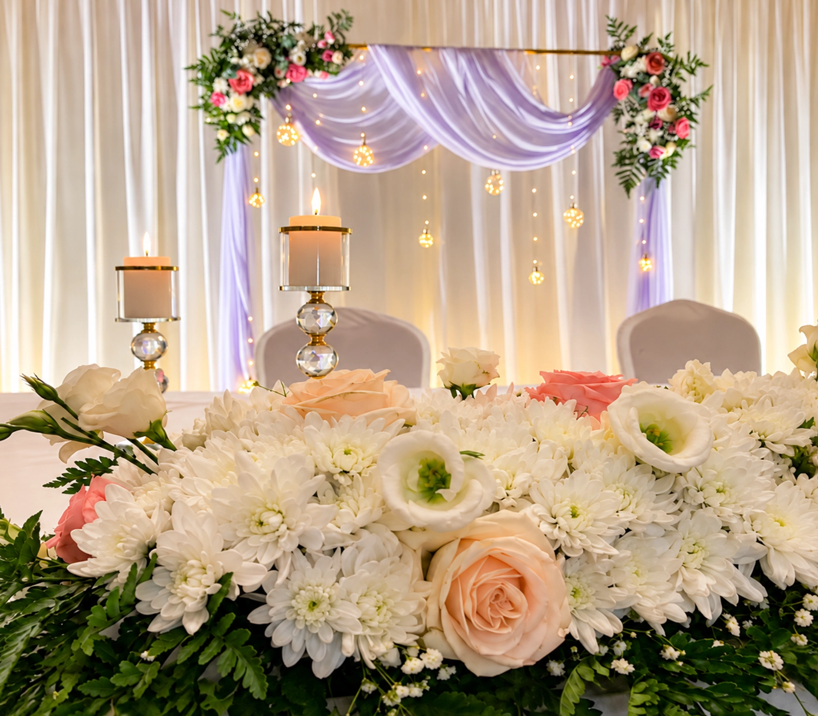 Dekorime për fejesa dhe ceremoni në Kosovë me hark lulesh dhe aranzhime elegante – LLY Event